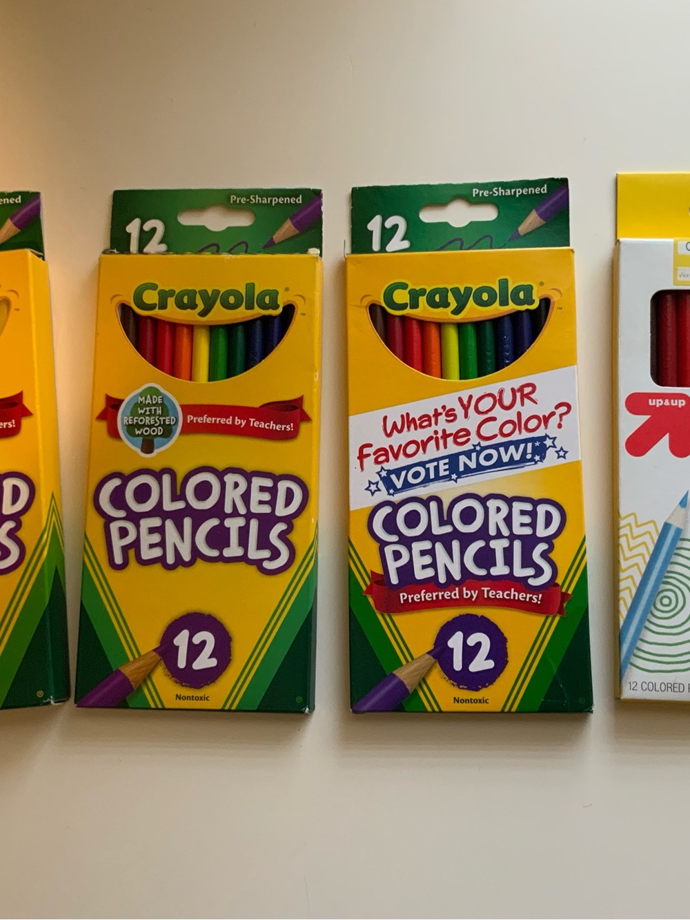 Lot of 4 Colored Pencils Crayola TOTAL 60 Pre-Sharpened Classic Colors